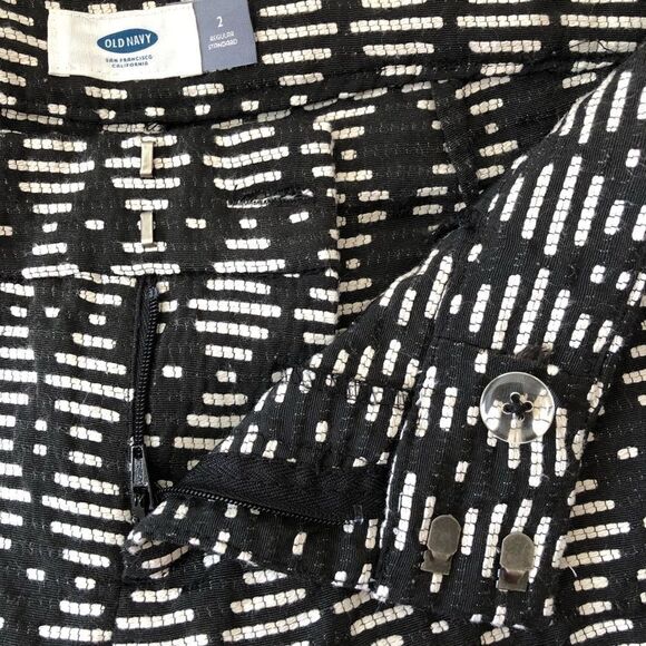 Old Navy Black & White Patterned Shorts Size 2 - Picture 8 of 8